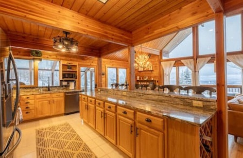 Snowshoe House | Stunning Snowshoe Home | Hot Tub | Pool Table