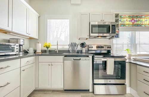 Willard Apartment | Stunning South Portland Apartment w/Pool