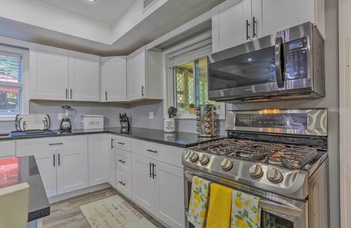 South Fallsburg House | Stunning South Fallsburg Home w/Pool & Deck!