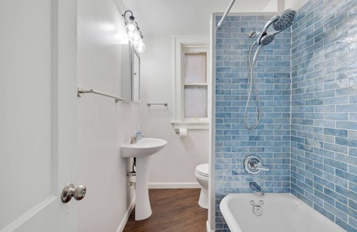 St. Louis Apartment | Stunning & Spacious Apt! Great 4 long stays!