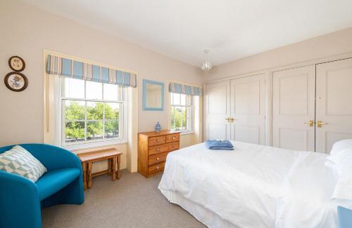 St Neots Villa | Stunning & spacious Georgian town house in St Neots town centre with parking