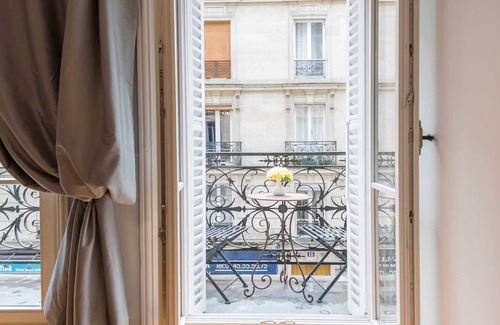 Quartier du Gros-Caillou Apartment | Stunning & Spacious in Superb Location with Balcony & Eiffel Views