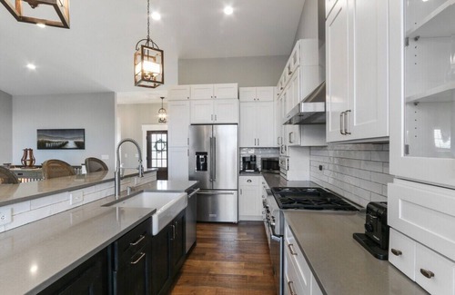 Lake Geneva House | Stunning & Spacious Lookout Lodge |Half Acre Property |Floor-Ceiling Windows & Fireplace |Tree Views