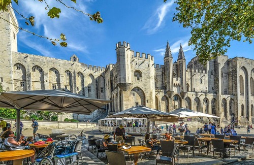 Arles House | Stunning (sta)caravan