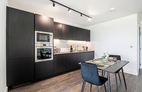 College Park and Old Oak Apartment | Stunning Studio Apartment