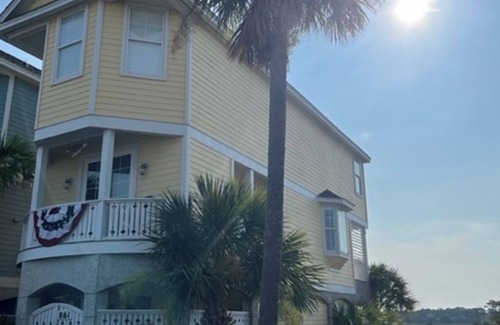 Bonito Boathouses House | Stunning Sunrise and Sunset Views, King Suites, and Double Balconies. Premium Golf Cart Included, and Well-Behaved Pets Considered - 861 Bonito Rd