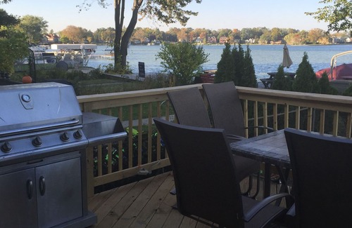 Keego Harbor House | Stunning Sunset Lakefront Fun Home On The Largest All Sport Lake In The County!