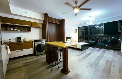 Barrio Escalante Apartment | Stunning Sunset View Apartment with Free Parking