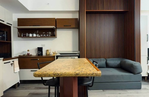 Barrio Escalante Apartment | Stunning Sunset View Apartment with Free Parking