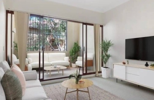 Surry Hills Apartment | Stunning Surry Hills Studio with Pool, Sauna & Gym