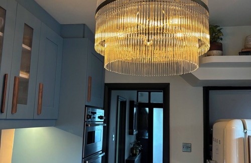 Fulwell and Hampton Hill House | Stunning Teddington 3 Bed: Opp Bushy Park