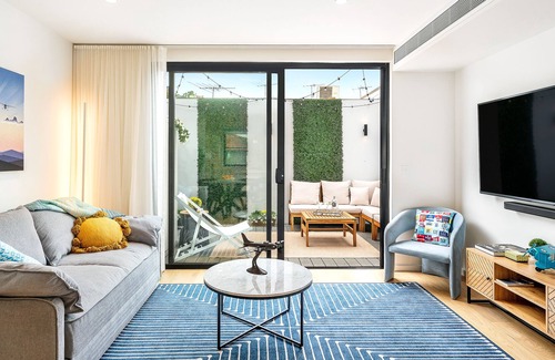 Albert Park House | Stunning themed house in prime location - minutes from the beach!