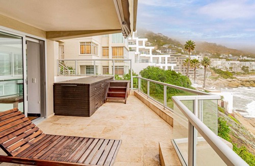 Clifton Apartment | Stunning Three Bedroom Clifton Apartment on the Watersedge (Clifton Rocks)