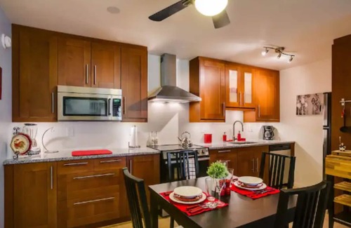 Glenwood Grove - North Iris Condo | STUNNING, Top-Shelf Suite Retreat!