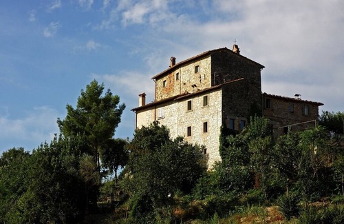 Todi House | Stunning Tower with garden and panoramic Pool 5 minutes from Todi - Sleeps 10