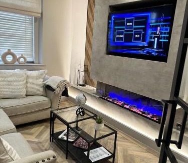 Morpeth House | Stunning Town Center Cottage with hot tub