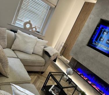 Morpeth House | Stunning Town Center Cottage with hot tub