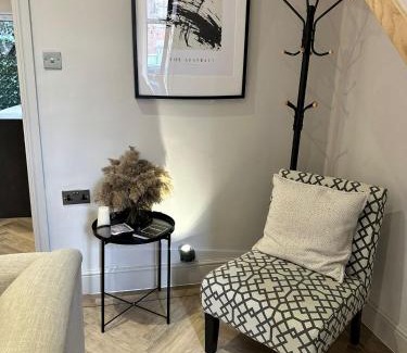 Morpeth House | Stunning Town Center Cottage with hot tub