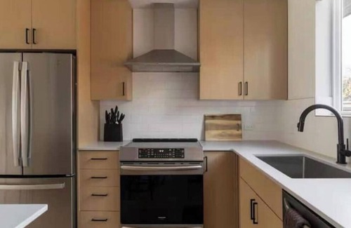 West Woodland House | Stunning Townhome Near Downtown Ballard & Transit