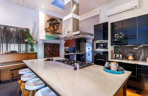 Kalinga House | STUNNING TROPICAL OASIS