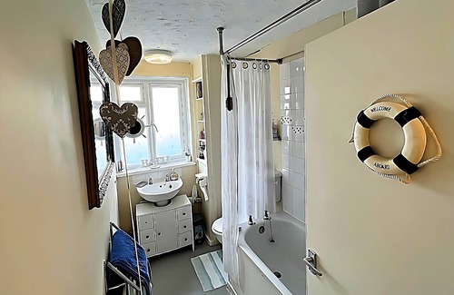 Cribbs Causeway Apartment | Stunning Two Bedroom Apartment In Bristol