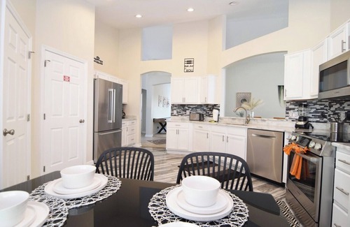 West Haven House | Stunning Updated 4 bed/3 bath pool home, west-facing pool, Disney World 11 miles