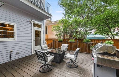 East Carrollton House | Stunning Uptown 3 bedroom work/vacation home
