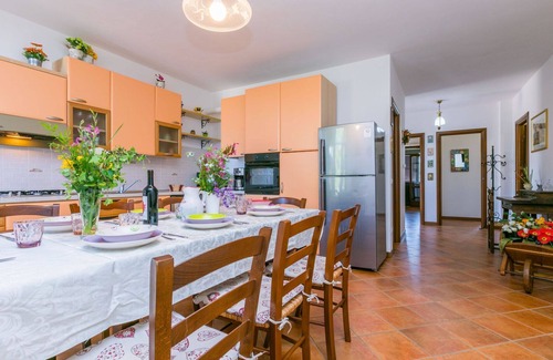 Colle di Val d'Elsa House | Stunning villa for 10 people with WIFI, private pool, TV, patio and panoramic view