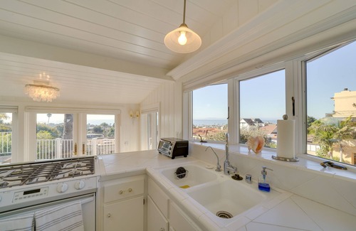 Ventura Cottage | Stunning Ventura Cottage w/Deck + Ocean View!