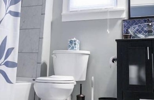 Mooresville Apartment | Stunning Victorian Home In Mooresville Apt. B
