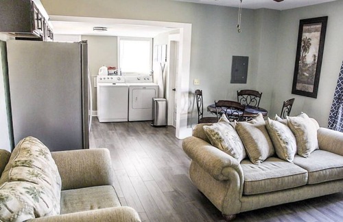 Mooresville Apartment | Stunning Victorian Home In Mooresville Apt. B