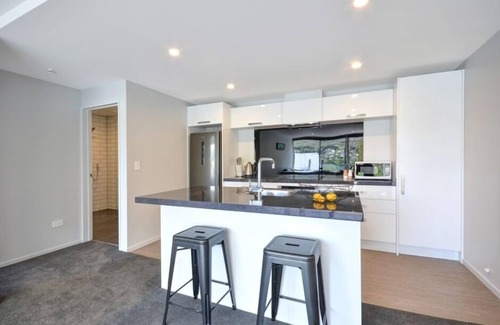 Frankton Apartment | Stunning view at Battery Hill 2A