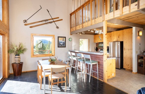 Truckee House | Stunning View Home in Truckee