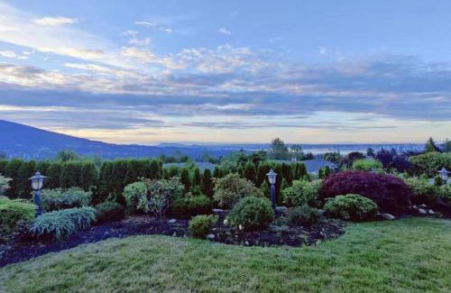 West Vancouver House | Stunning view in elegant 1 bedroom suite