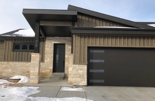 Hideout House | Stunning View of Deer Valley - Minutes to the Lifts - Like New Townhome