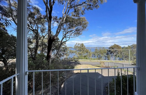 Wangi Wangi House | Stunning View Over Lake Macquarie : Lakeside House