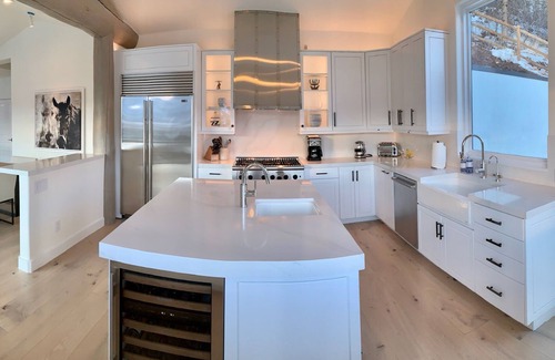 Red Mountain House | Stunning View Red Mtn Property 2 Min From Town
