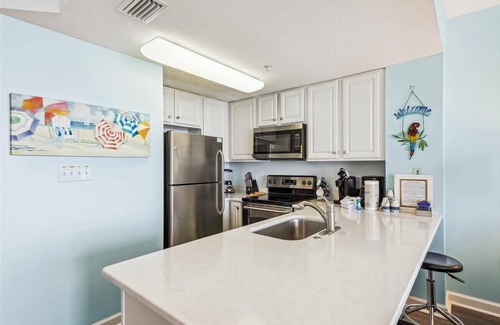 Lower Grand Lagoon Condo | Stunning View, spring/summer dates open free beach service book now!
