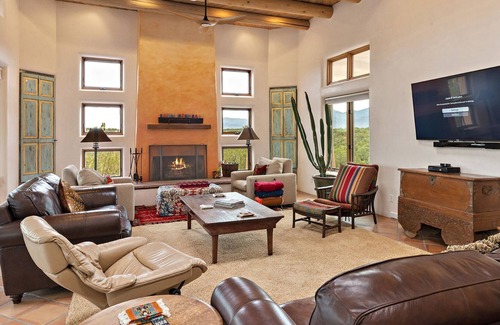 Santa Fe House | Stunning views| 3 Patios| Private and Secluded| Easy Access to Trails