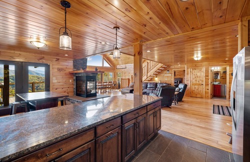 Gatlinburg - Pigeon Forge Cabin | Stunning Views & 4-King Suites, A Dog-Friendly Cabin with Stunning Views