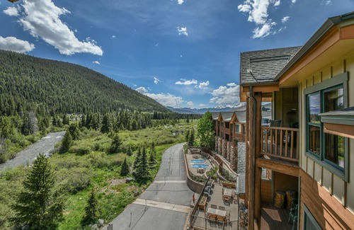 Mountain House Condo | Stunning views and a quick walk to the ski lifts