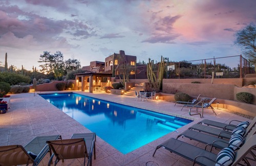 Carefree House | Stunning Views and Pickleball, Tennis and Putting Greens by The Boulders!