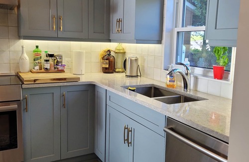 Howe Island House | Stunning views, cottage charm and modern luxury converge in the 1000 Islands!