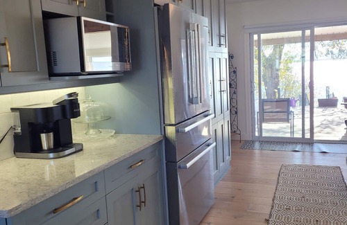 Howe Island House | Stunning views, cottage charm and modern luxury converge in the 1000 Islands!