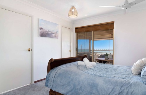 Silver Sands Apartment | Stunning views from this beachside top floor 3 bedroom apartment