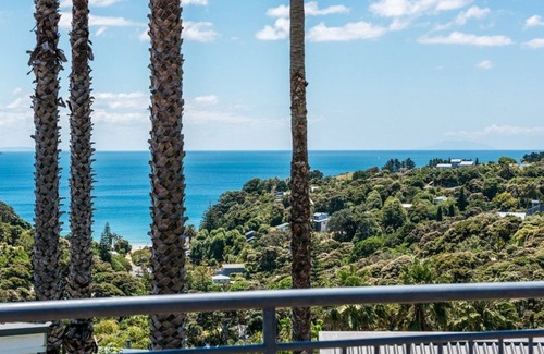 Waiheke Island Villa | STUNNING VIEWS FROM THIS 2 BEDROOM COTTAGE IN PALM BEACH