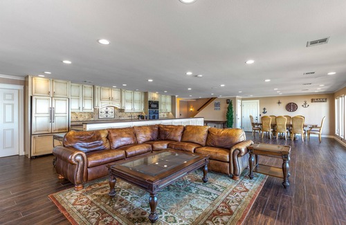 Afton House | Stunning Views, Kids Haven, Pool Table & more!