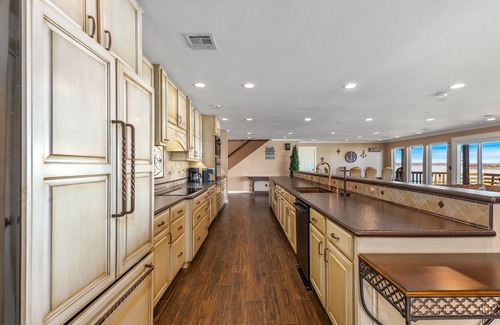 Afton House | Stunning Views, Kids Haven, Pool Table & more!