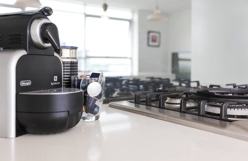 Zetland Apartment | Stunning Views, Modern Comfort: Book Zetland Heights!