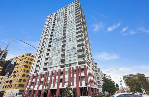 Zetland Apartment | Stunning Views, Modern Comfort: Book Zetland Heights!
